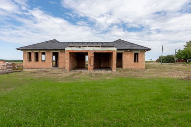 Eladó ikerház, Lovasberényben 92 M Ft, 5 szobás