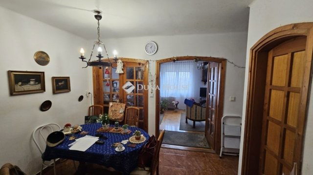 Eladó téglalakás, Székesfehérvárott 74 M Ft, 4 szobás