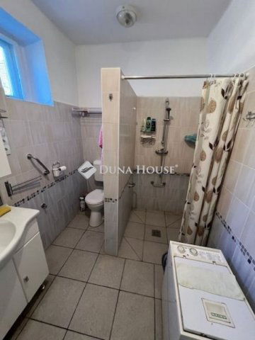 Eladó családi ház, Abaligeten 63 M Ft, 4 szobás