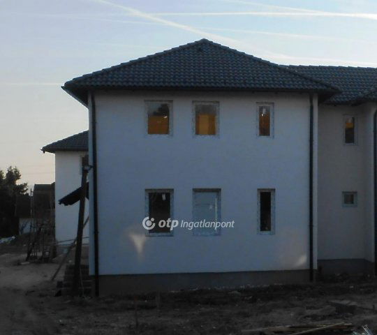 Eladó családi ház, Százhalombattán 89.9 M Ft, 5 szobás