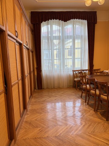 Eladó téglalakás, Pécsett 199 M Ft, 7 szobás