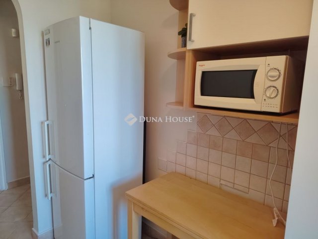 Eladó téglalakás, Székesfehérvárott 61.5 M Ft, 2 szobás