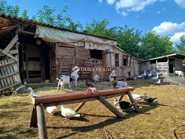 Eladó családi ház, Baracskán 30 M Ft, 1 szobás