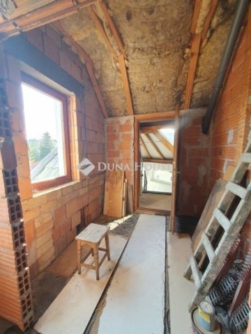 Eladó családi ház, Veresegyházon 149.9 M Ft, 2 szobás