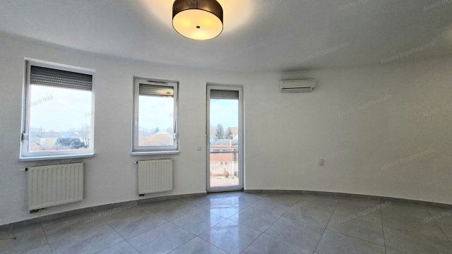 Eladó téglalakás, Nyíregyházán 50.9 M Ft, 3 szobás