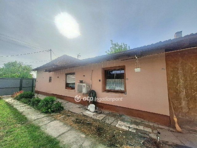 Eladó családi ház, Magyarbánhegyesen 10.2 M Ft, 2 szobás