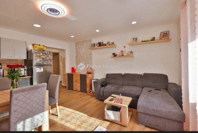 Eladó családi ház, Pécsett 94.9 M Ft, 3 szobás