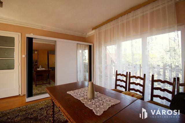 Eladó családi ház, Szegeden 215 M Ft, 6 szobás