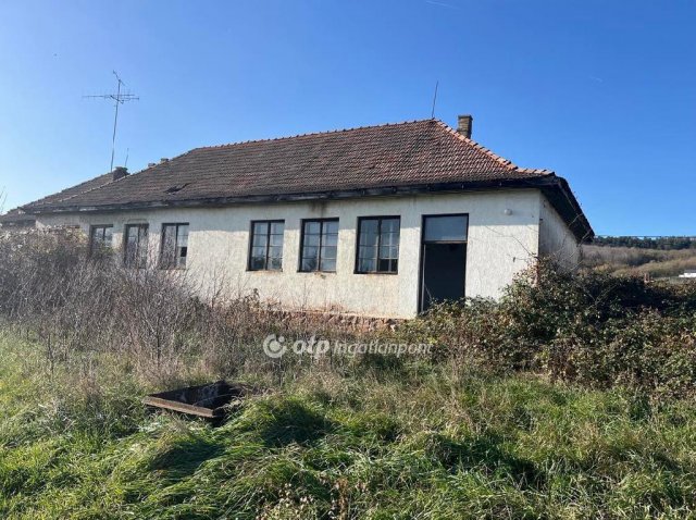 Eladó családi ház, Szekszárdon 28 M Ft, 2 szobás