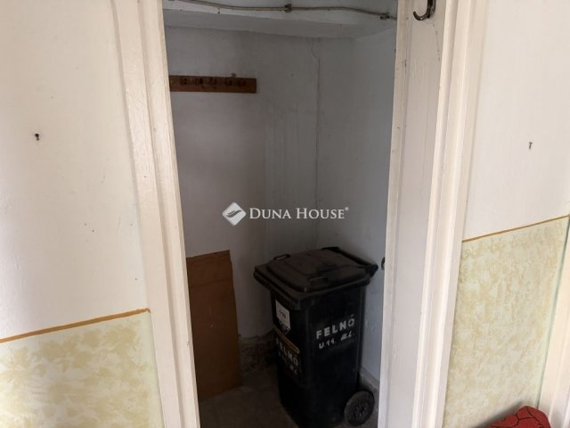 Eladó téglalakás, Szegeden 23 M Ft, 1 szobás