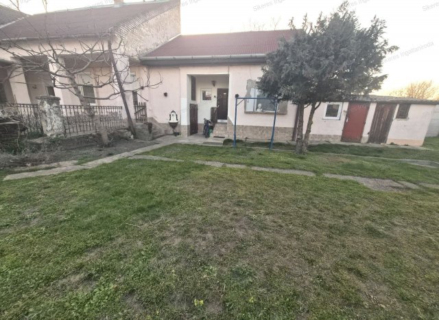 Eladó téglalakás, Komáromban 46.9 M Ft, 2 szobás