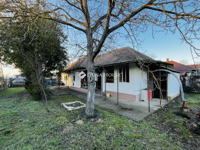 Eladó családi ház, Tápiószecsőn 34.9 M Ft, 2 szobás
