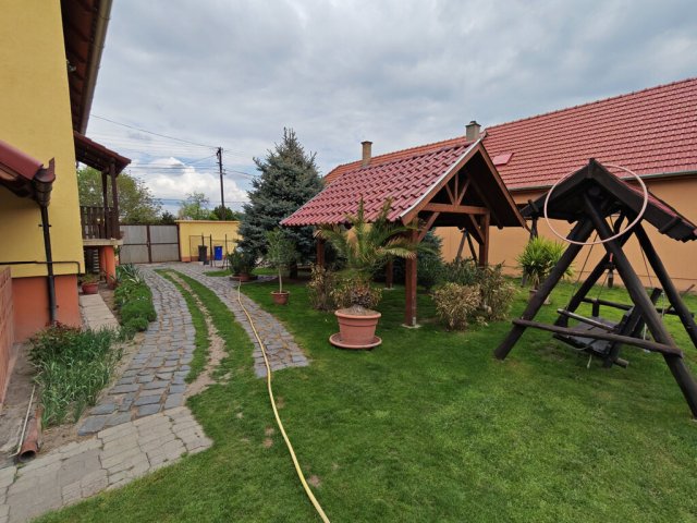 Eladó családi ház, Cegléden 95 M Ft, 3 szobás