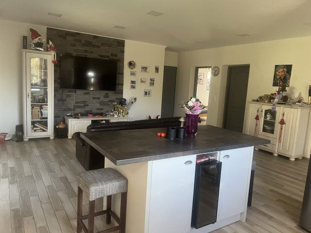 Eladó családi ház, Ajkán 96 M Ft, 3 szobás