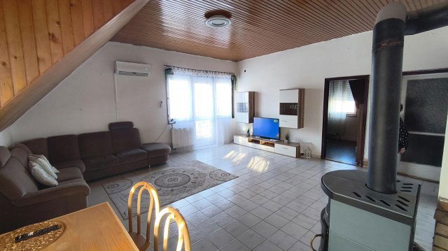 Eladó családi ház, Tamásiban 62.9 M Ft, 6+1 szobás