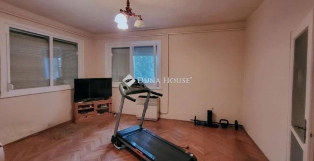 Eladó családi ház, Dunakeszin 179.9 M Ft, 6 szobás