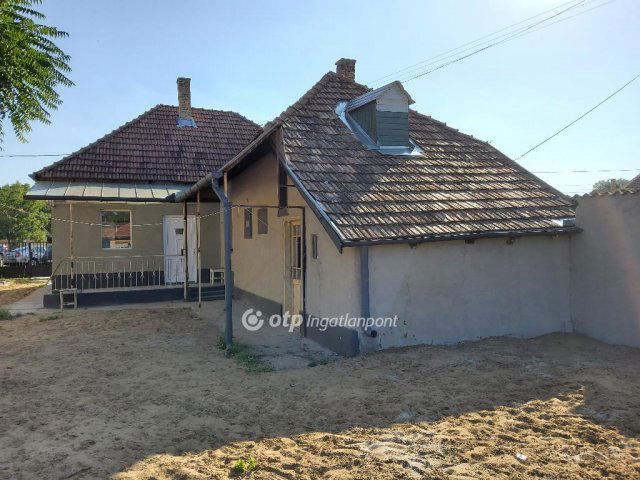 Eladó családi ház, Turán 35 M Ft, 3 szobás
