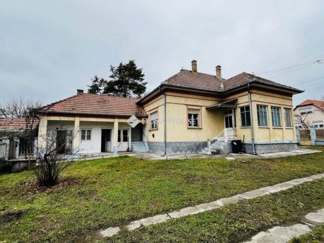 Eladó családi ház, Tápiószecsőn 54.9 M Ft, 4 szobás