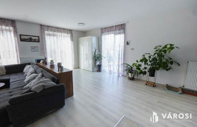 Eladó ikerház, Pilisvörösváron 250 M Ft, 4+5 szobás