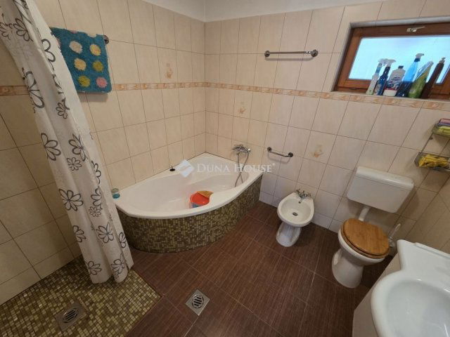 Eladó családi ház, Leányfaluban 159.9 M Ft, 3 szobás