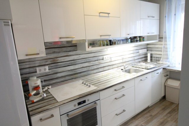 Eladó téglalakás, Szegeden, Bihari utcában 92 M Ft, 4 szobás