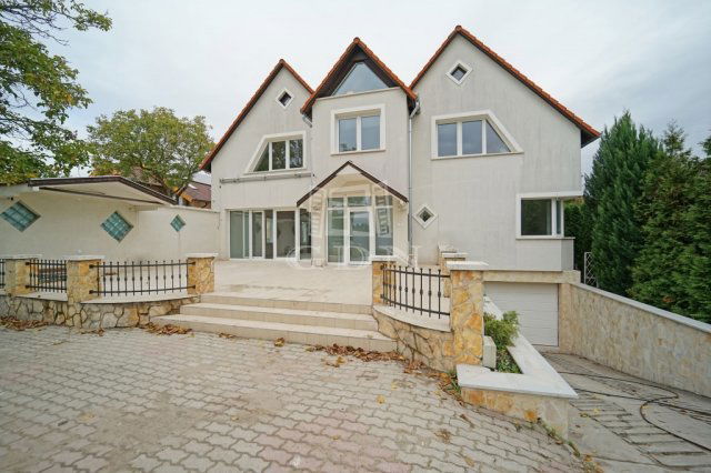 Eladó családi ház, Budapesten, XVII. kerületben 210 M Ft