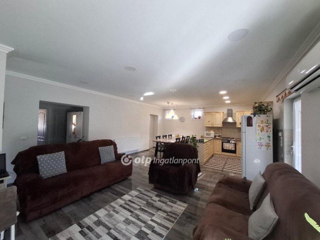 Eladó családi ház, Verpeléten 61 M Ft, 3+2 szobás