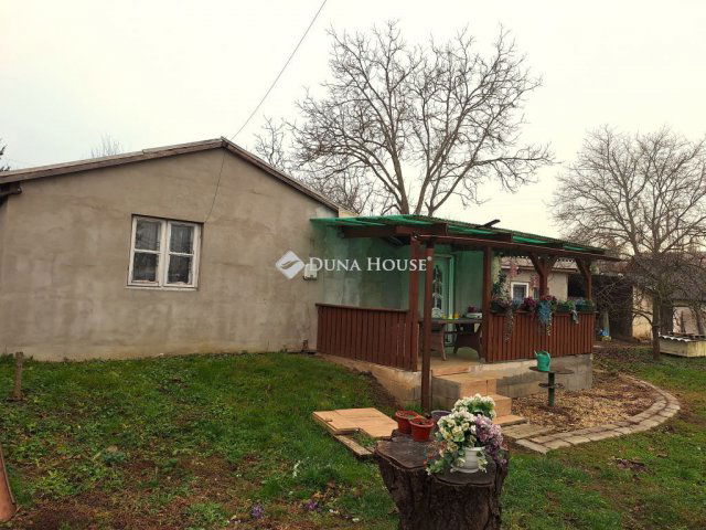 Eladó családi ház, Tatabányán 24.8 M Ft, 2 szobás