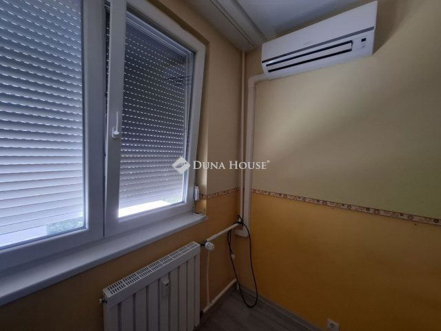 Eladó panellakás, Kiskunfélegyházán 31 M Ft, 2 szobás