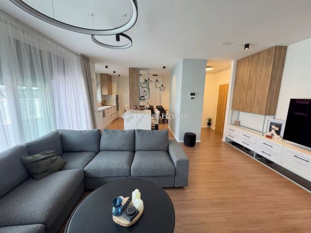 Eladó téglalakás, Debrecenben, Széchenyi utcában 155 M Ft