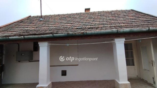 Eladó családi ház, Jászberényben 17.5 M Ft, 1 szobás
