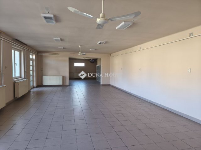 Eladó üzlethelyiség, Szécsényen 29.9 M Ft