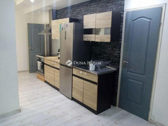 Eladó családi ház, Zsirán 66.9 M Ft, 3 szobás