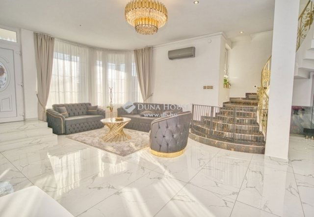 Eladó családi ház, Gyálon 299 M Ft, 7 szobás