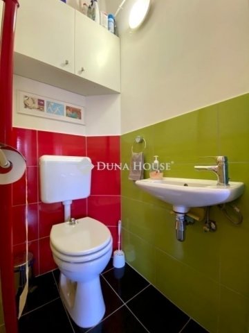 Eladó téglalakás, Pécsett 72.9 M Ft, 3 szobás