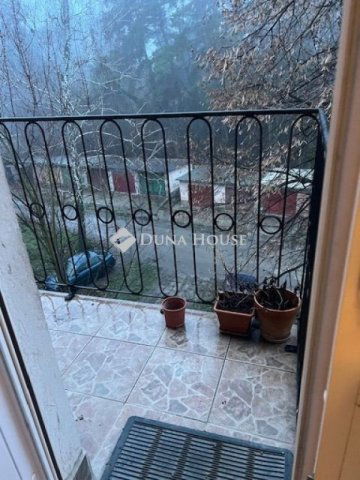 Eladó téglalakás, Komlón 18.5 M Ft, 2 szobás