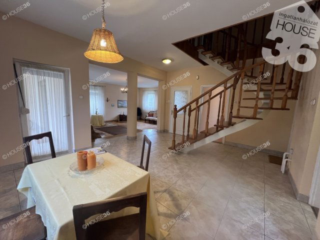 Eladó családi ház, Kecskeméten 139.9 M Ft, 7 szobás