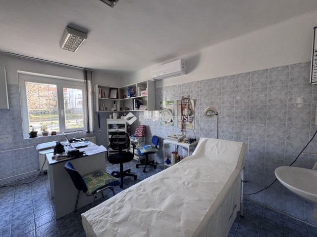 Eladó üzlethelyiség, Komlón 49.9 M Ft, 3 szobás