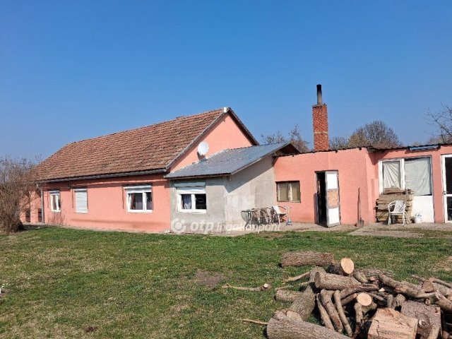 Eladó családi ház, Dobán 30 M Ft, 1+2 szobás