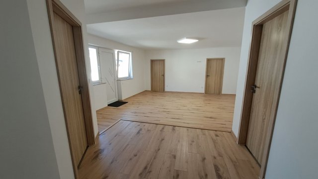 Eladó családi ház, Nyergesújfaluban 79.9 M Ft, 4 szobás