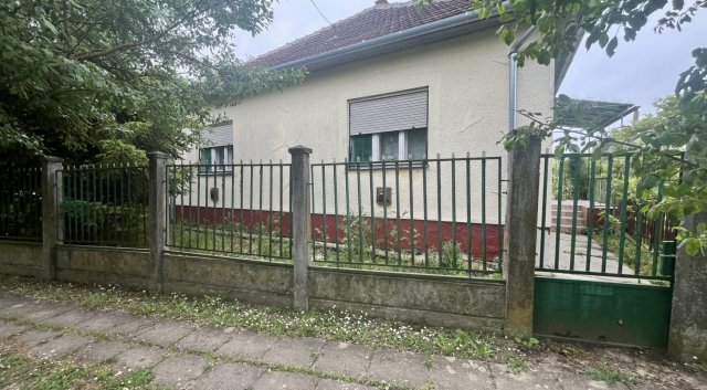 Eladó családi ház, Sarkadkeresztúron 13 M Ft, 2+1 szobás