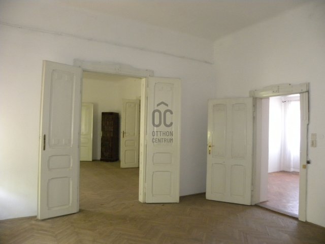 Eladó téglalakás, Mohácson 52 M Ft, 5 szobás