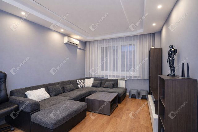 Eladó panellakás, Szegeden 54.9 M Ft, 2 szobás