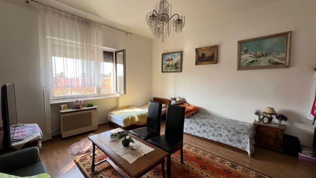 Eladó téglalakás, Baján 55 M Ft, 7 szobás