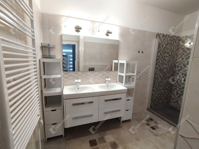 Kiadó családi ház, albérlet, Győrött 312 E Ft / hó, 3 szobás