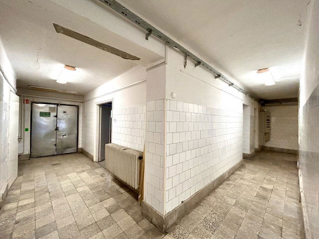 Eladó üzlethelyiség, Komáromban 140 M Ft / költözzbe.hu