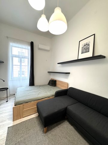 Kiadó téglalakás, albérlet, Pécsett, Mária utcában, 1 szobás