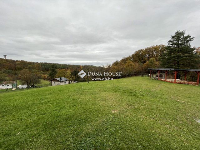 Eladó családi ház, Komlón 109 M Ft, 6 szobás