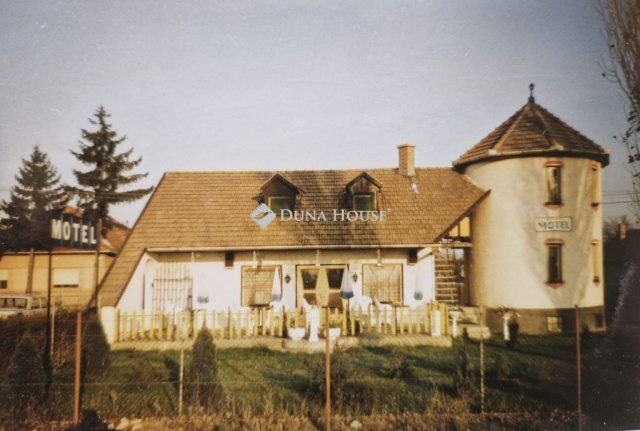 Eladó üzlethelyiség, Zagyvaszántón 129.9 M Ft, 7 szobás