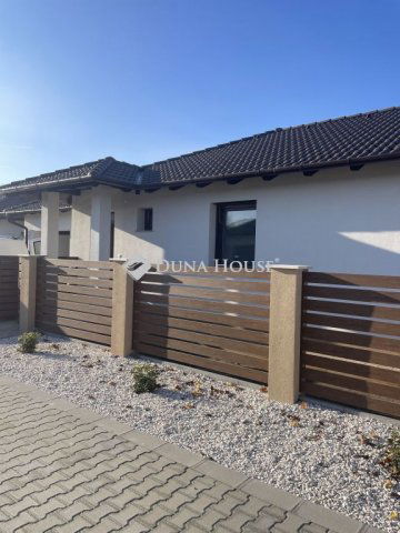 Eladó családi ház, Kecskeméten 128 M Ft, 5 szobás